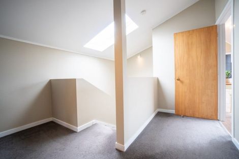 Photo of property in 39 Springdale Grove, Fitzherbert, Palmerston North, 4410