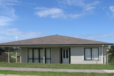 Photo of property in 17 Trotting Terrace, Fairview Heights, Auckland, 0632