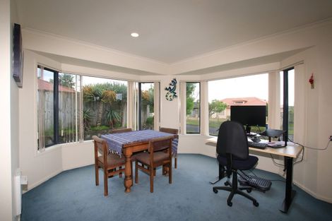 Photo of property in 40 Semillon Avenue, Henderson, Auckland, 0612