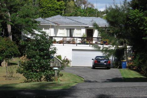 Photo of property in 92 Cliff View Drive, Green Bay, Auckland, 0604