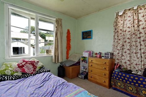Photo of property in 1/4 Godley Road, Green Bay, Auckland, 0604
