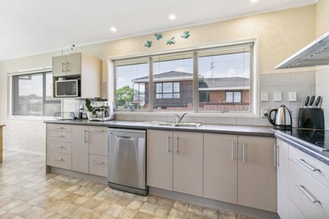Photo of property in 32 Rushgreen Avenue, Pahurehure, Papakura, 2113
