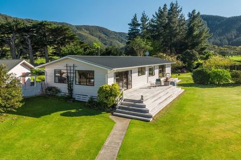 Photo of property in 5804 Kenepuru Road, Waitaria Bay, Picton, 7282