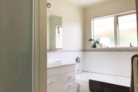 Photo of property in 19a Finlow Drive, Te Atatu South, Auckland, 0610