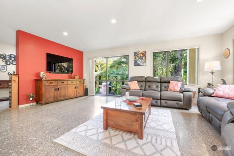 Photo of property in 2 Lowry Heights, Stokes Valley, Lower Hutt, 5019