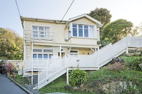 Photo of property in 2 Kopiko Way, Brooklyn, Wellington, 6021