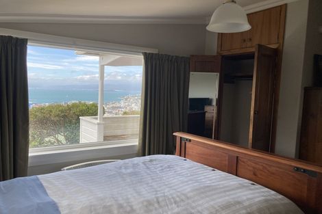 Photo of property in 28 Apuka Street, Brooklyn, Wellington, 6021