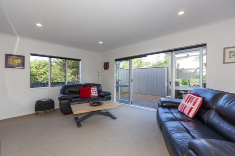 Photo of property in 15 Charlotte Way, Raumati South, Paraparaumu, 5032