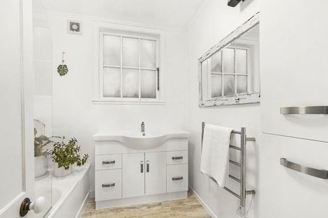 Photo of property in 66 Eden Street, Island Bay, Wellington, 6023