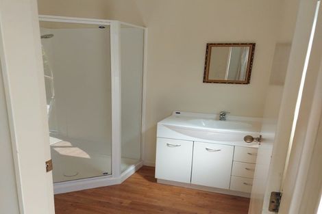 Photo of property in 2 Stella Grove, Newlands, Wellington, 6037