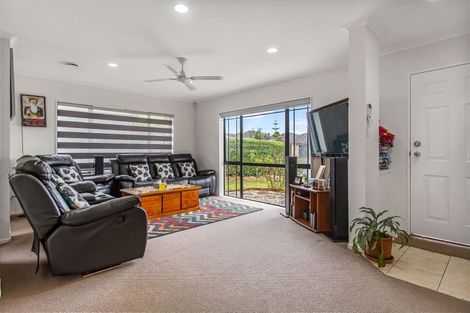Photo of property in 52 Magic Way, Randwick Park, Auckland, 2105