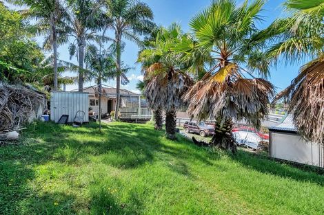 Photo of property in 18 Cedar Heights Avenue, Massey, Auckland, 0614
