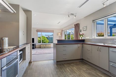 Photo of property in 32 Ashview Place, Rangiora, 7400