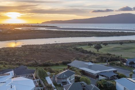 Photo of property in 116 Queens Road, Waikanae Beach, Waikanae, 5036