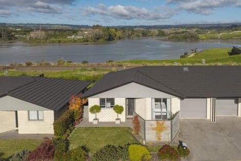 Photo of property in Waterview Estate, 26/4 Greystone Place, Omokoroa, 3114