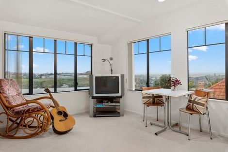 Photo of property in 28 St Clair Place, Browns Bay, Auckland, 0630