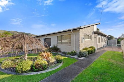 Photo of property in 4 Sunny Glen, Waikanae, 5036