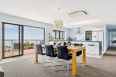 Photo of property in 20 Maffeys Road, Mount Pleasant, Christchurch, 8081