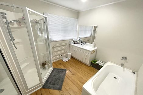 Photo of property in 42 Edgeworth Road, Glenfield, Auckland, 0629