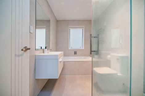 Photo of property in 11 San Casello Rise, Henderson, Auckland, 0612