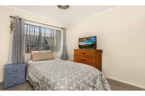 Photo of property in 2/20 Kenderdine Road, Papatoetoe, Auckland, 2025