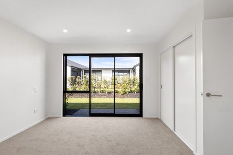 Photo of property in 2 Camellia Court, Palmerston North, 4414