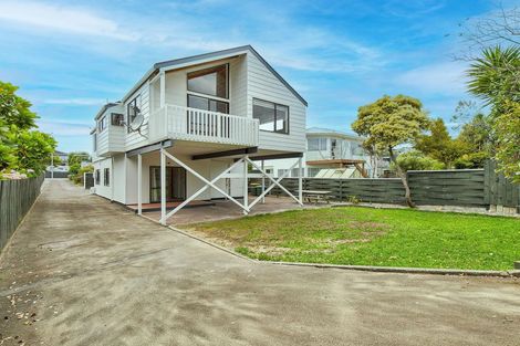 Photo of property in 2/13 Mana Esplanade, Paremata, Porirua, 5026