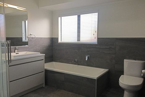 Photo of property in 62 Golfland Drive, Golflands, Auckland, 2013