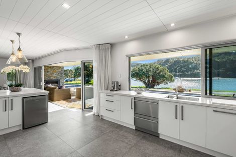 Photo of property in 209 Beach Road, Whangamata, 3620