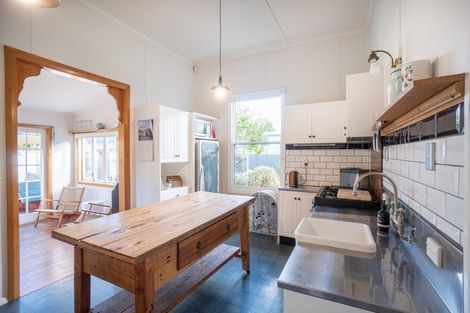 Photo of property in 16 Worcester Street, West End, Palmerston North, 4410