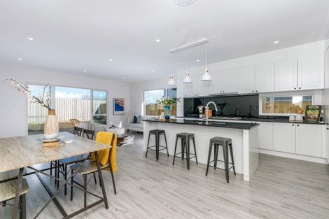 Photo of property in 6 Rauaruhe Road, Karaka, Papakura, 2113