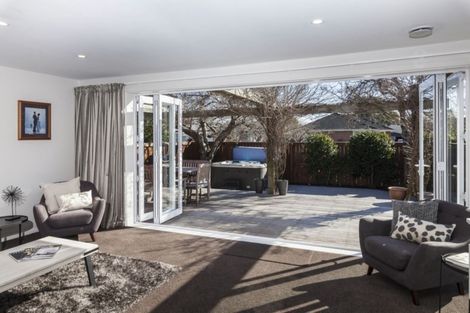 Photo of property in 14 Oakfield Street, Burnside, Christchurch, 8053