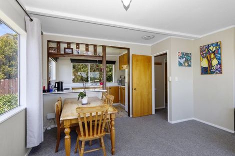 Photo of property in 52 Colchester Crescent, Newlands, Wellington, 6037