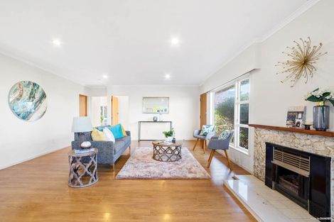 Photo of property in 10 Edgeworth Road, Glenfield, Auckland, 0629