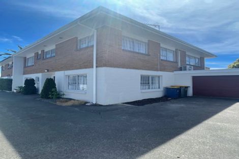 Photo of property in 2/100 Titirangi Road, New Lynn, Auckland, 0600