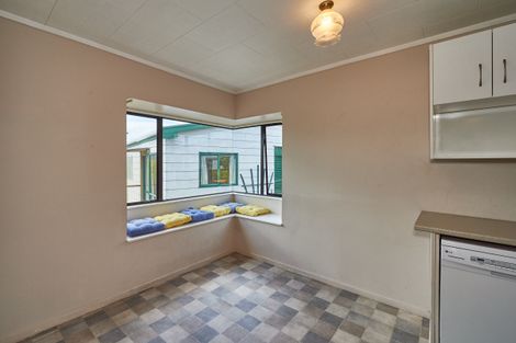 Photo of property in 2 Bevan Place, Cloverlea, Palmerston North, 4412