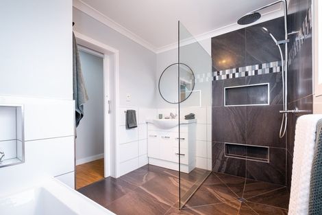 Photo of property in 3 Memorial Park Avenue, Haumoana, 4102