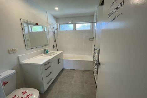 Photo of property in 90 Cliff View Drive, Green Bay, Auckland, 0604