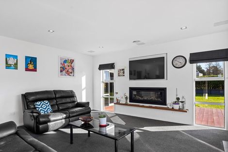 Photo of property in 22 Mercade Close, Stratford, 4332