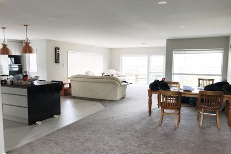 Photo of property in 28 Bayvista Drive, Karaka, Papakura, 2113