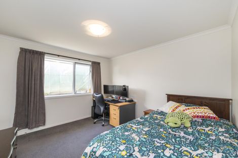 Photo of property in 28 Galea Grove, Kelvin Grove, Palmerston North, 4414