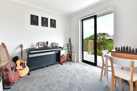 Photo of property in 5 St Julia Court, Helensville, 0800