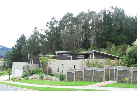 Photo of property in 3 Sylvan Way, Silverstream, Upper Hutt, 5019