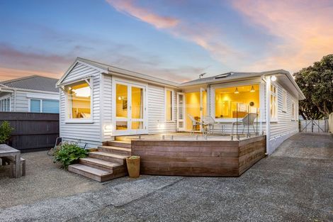 Photo of property in 73 Oroua Street, Eastbourne, Lower Hutt, 5013