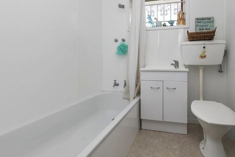 Photo of property in 1/75 Sabulite Road, Kelston, Auckland, 0602