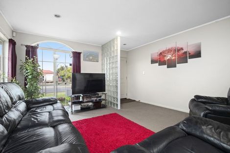 Photo of property in 52 Riverton Drive, Randwick Park, Auckland, 2105