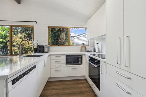 Photo of property in 27 Rotoiti Avenue, Pakuranga Heights, Auckland, 2010