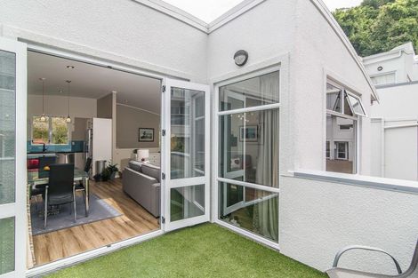 Photo of property in Fernhill Flats, 2/324 The Terrace, Te Aro, Wellington, 6011