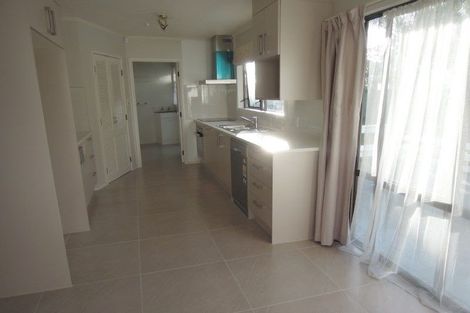 Photo of property in 4 St Catherine Crescent, West Harbour, Auckland, 0618