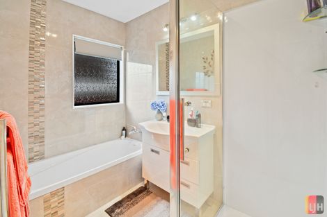 Photo of property in 7 Oakmont Place, Wattle Downs, Auckland, 2103